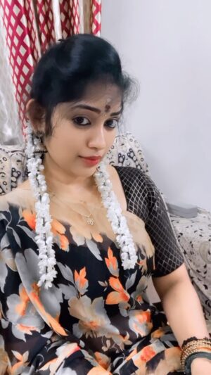 Priya Joe Instagram - ✨😍♥️மழை வந்த நேரத்தில்
குடையாக வா மாமா♥️😍✨
.
.
🤩😍✨🌿💛♥️💛🌿✨😍🤩
.
.
#♥️ #200 #k #followers #instagram #thankful #happy #feelings #rainyday #my #favorite #rainyday #saree #love #tamilsongs #melody #tuesday #vibes #loveit #cute #pink #baby #instadaily #true #heart #instagram #priyajoe7 #reels #always #behappy #positivevibes #staysafe😇