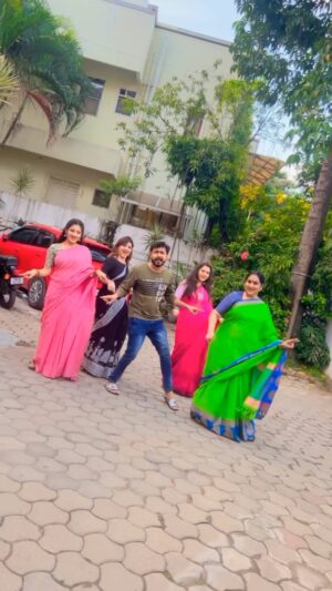 Priya Prince Instagram - Ramaiya osthavaiya Reels from Jawan with my Elakiya Team @shastrygayathri @sushmanair07 @himabindhu____ @priyaprince1111 @ 😍🥰🙌🕺🏻💃🕺🏻 🙈😍