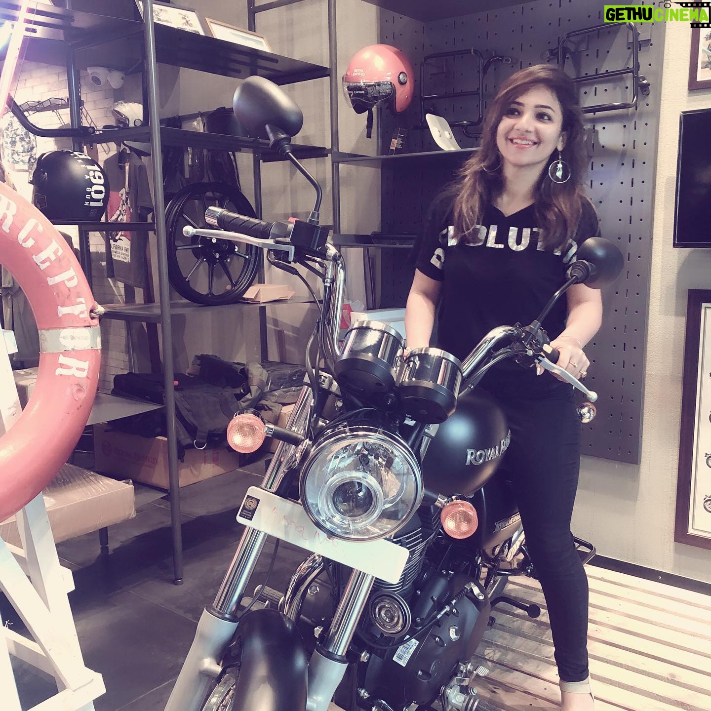 Priya Prince - 3.1K Likes - To all #royalenfield lovers 🤩