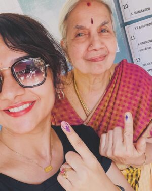 Priya Prince Instagram - Voting is our right and here we our family never missed to cast our vote and ya my daughter casted her FIRST VOTE✌🏻☺️
..
..
#vote