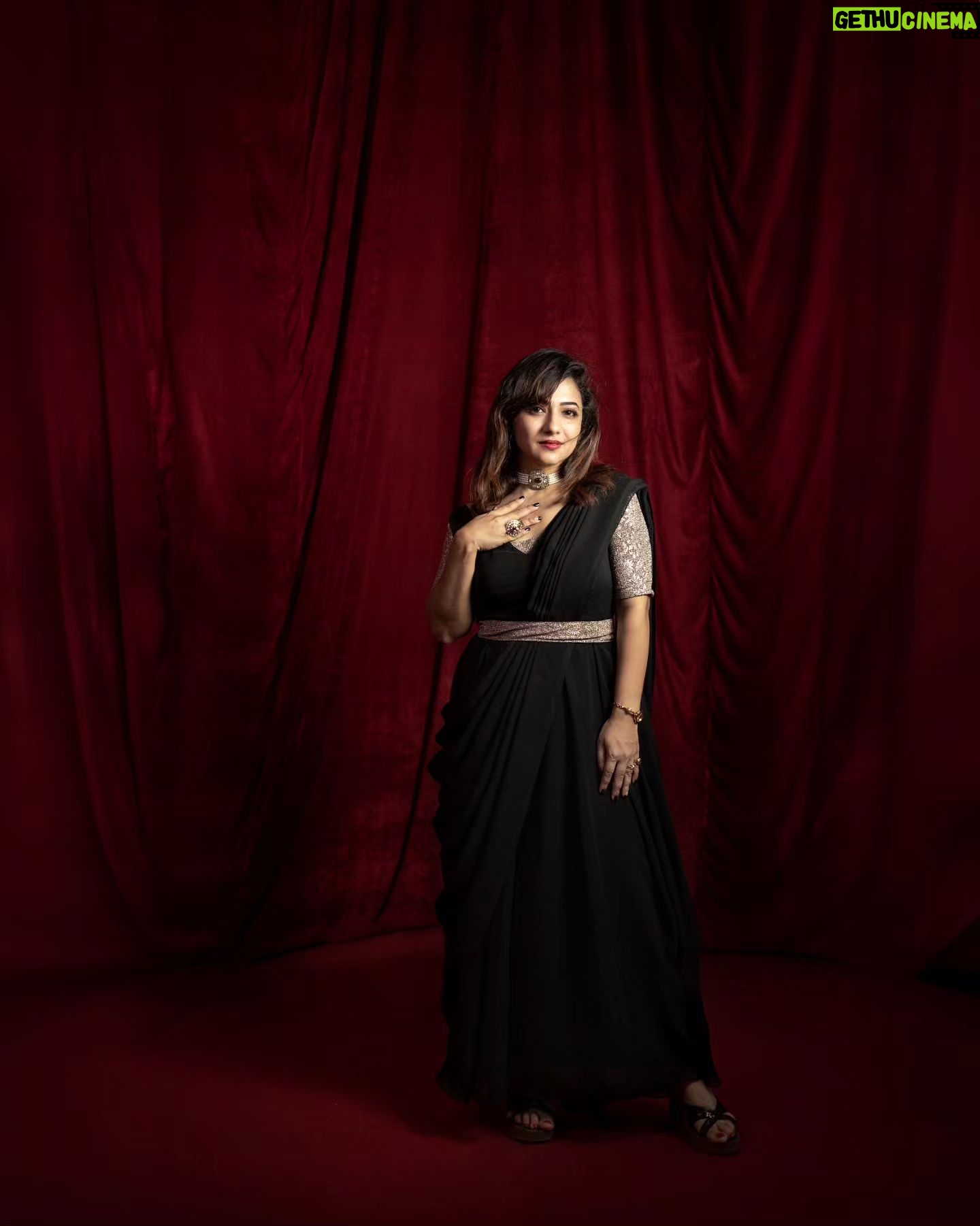 Priya Prince Instagram - @priyaprince1111 ✨ . . . Shot by: @rubanlakshman Styling: @by_vanmathi_nagaraj . . . . . #suntv #sunkudumbamvirudhugal2023 #fashionphotography #womenportraits #fashionportraits