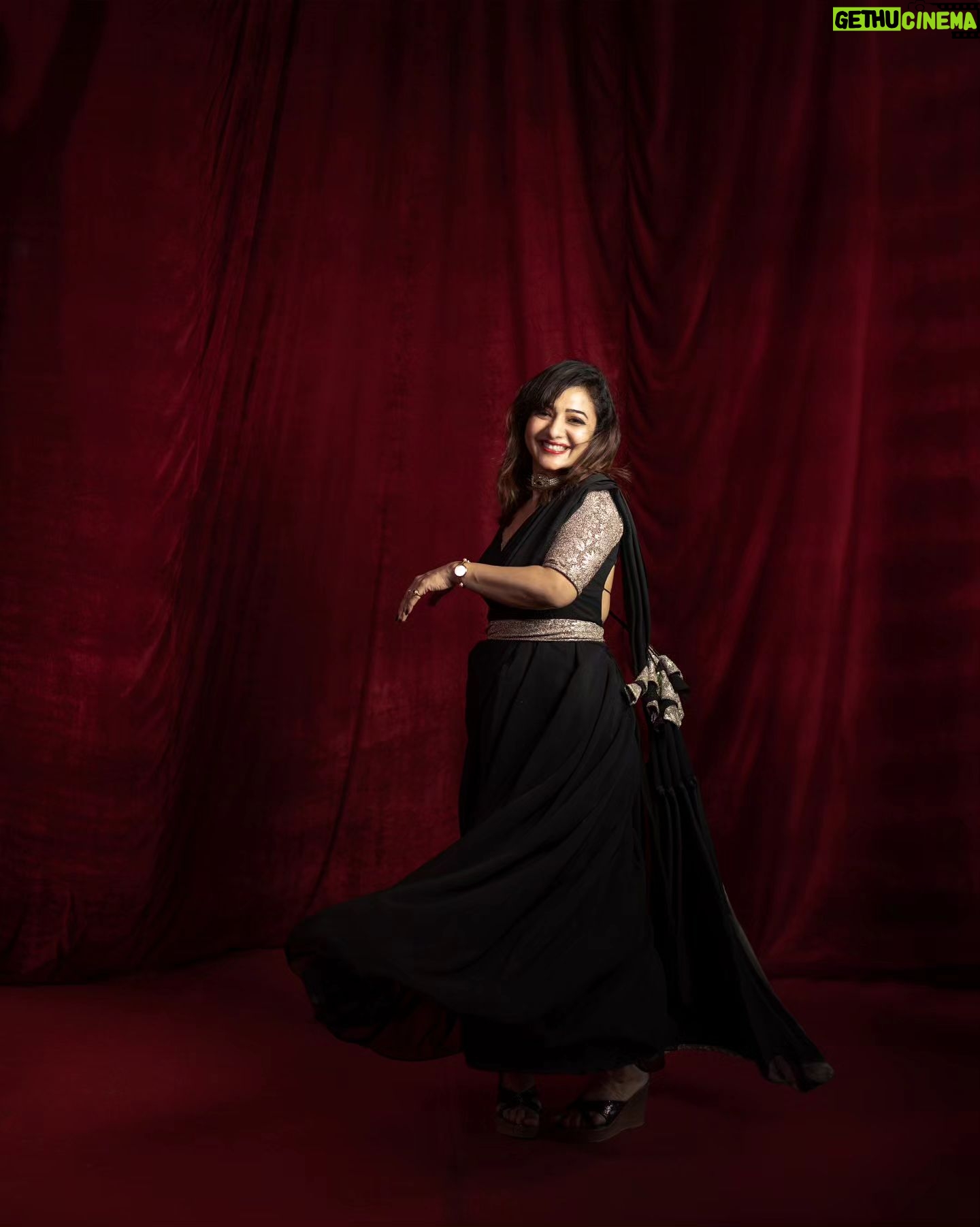 Priya Prince Instagram - @priyaprince1111 ✨ . . . Shot by: @rubanlakshman Styling: @by_vanmathi_nagaraj . . . . . #suntv #sunkudumbamvirudhugal2023 #fashionphotography #womenportraits #fashionportraits