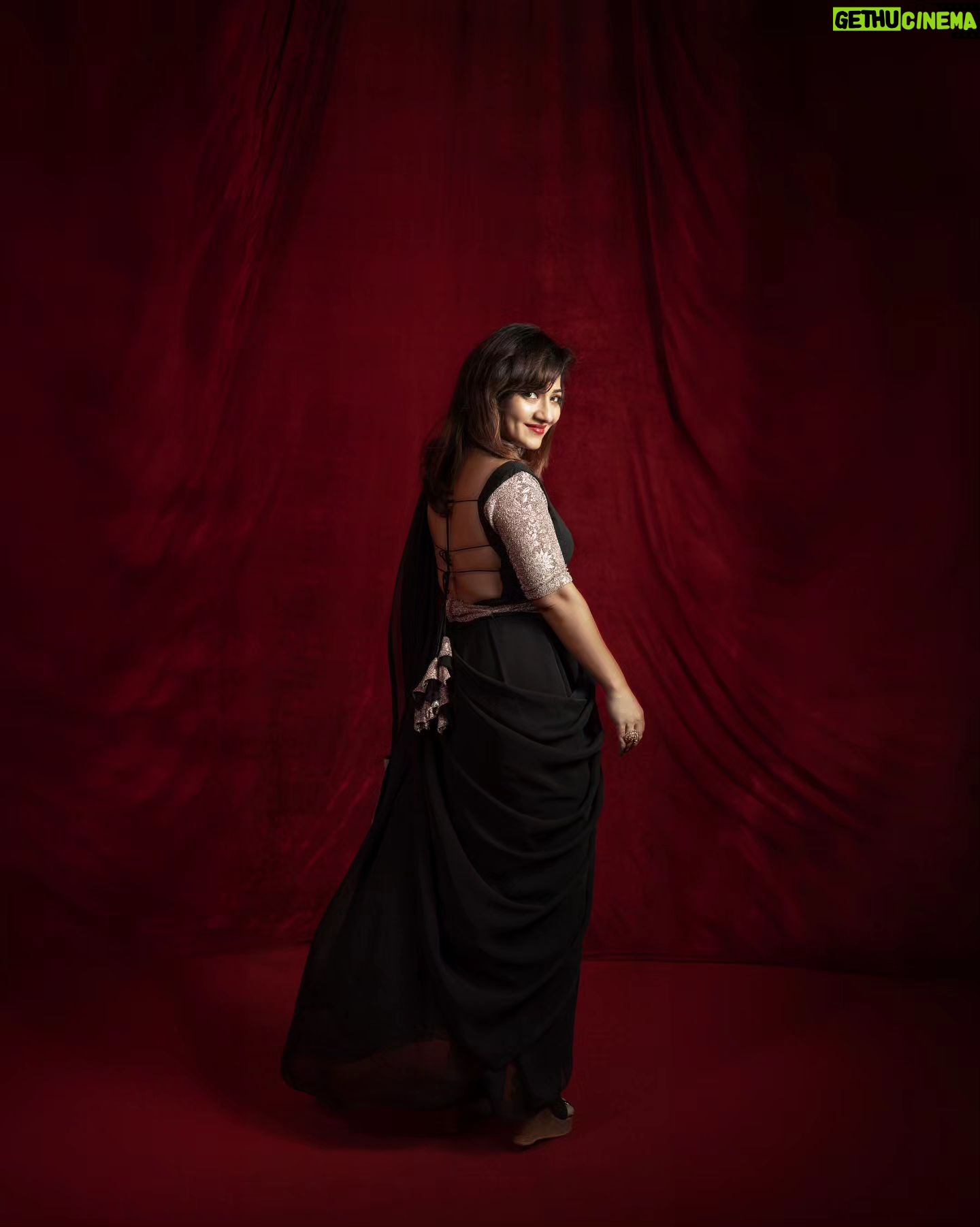 Priya Prince Instagram - @priyaprince1111 ✨ . . . Shot by: @rubanlakshman Styling: @by_vanmathi_nagaraj . . . . . #suntv #sunkudumbamvirudhugal2023 #fashionphotography #womenportraits #fashionportraits