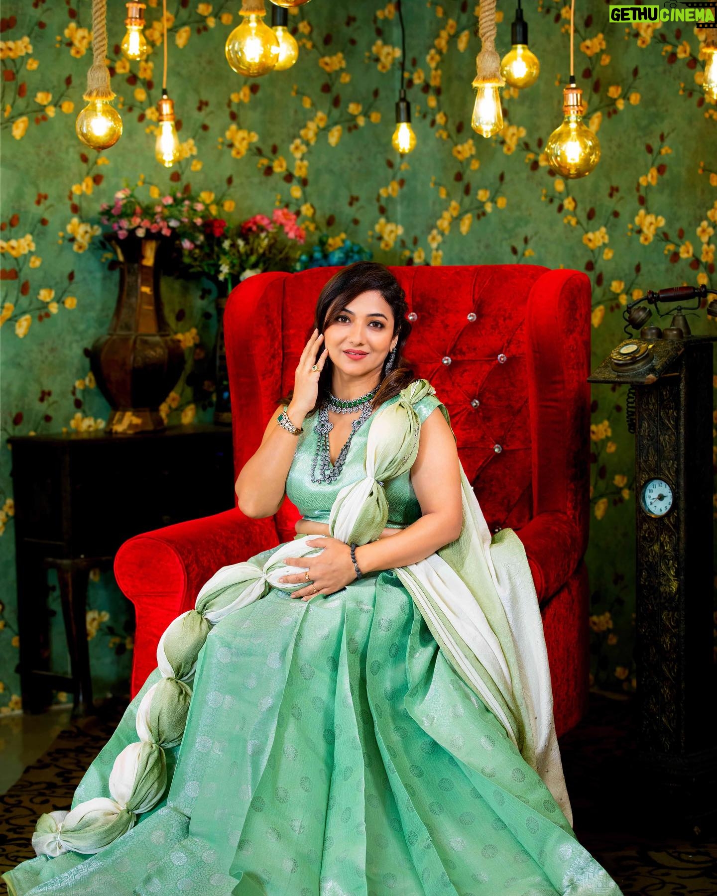 Priya Prince - 4.4K Likes - Don’t give up just because you do not see immediate results.
Know that each positive choice you make is affecting you in hidden ways ...
and will add up to big change over a period of time.
☺️
Cover pic for @fashiondrift.magazine
Photography & videography @ernestmediaphotography
Makeup @drapes_tangles
Saree @madhurya_creations
Jewel @thevellishop
Saree prepleating @madrasironingcompany
Deaigner & styling @scubedesignerwear
..
..
#shoot #instagram #photooftheday #trendingreels #style #smile #love #fashionstyle #fashion