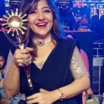 Priya Prince Instagram - Sun Tv Awards 2023 ☺️ Best villi Award goes too Bairavi 😊😊😊😊😊🤩🤩🤩🤩for Ilakiya serial . Super happy as this moment was unexpected And I really thank @saregamatamil BRV mam and prince sir for giving me an opportunity and I thank @suntv for recognizing me 🙏🏻🙏🏻 .. .. Dear anbu social media ullangale thank u very much for supporting me 🙏🏻🙏🏻🙏🏻🙏🏻🙏🏻 .. My lifeline @riiiyyyaaa.i for supporting me ❤️❤️❤️ அன்பு மகளே …… Dress designed and stitched by @by_vanmathi_nagaraj Jewellery @fineshinejewels .. .. .. #serial #actor #sunset #sun #actor #viral #awards