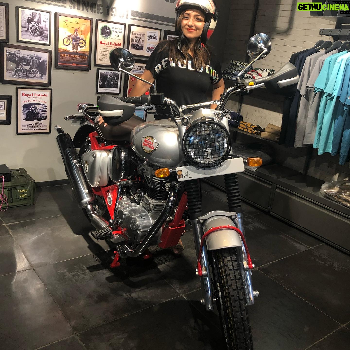 Priya Prince - 3.1K Likes - To all #royalenfield lovers 🤩