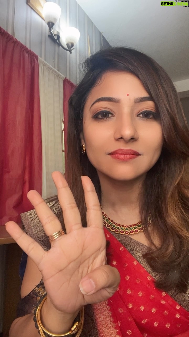 Priya Prince - 6.2K Likes - Enga appa itha keta 😂😂😂
..
..
#réel #reelsinstagram #ree #reelitfeelit #reelsindia #rosé