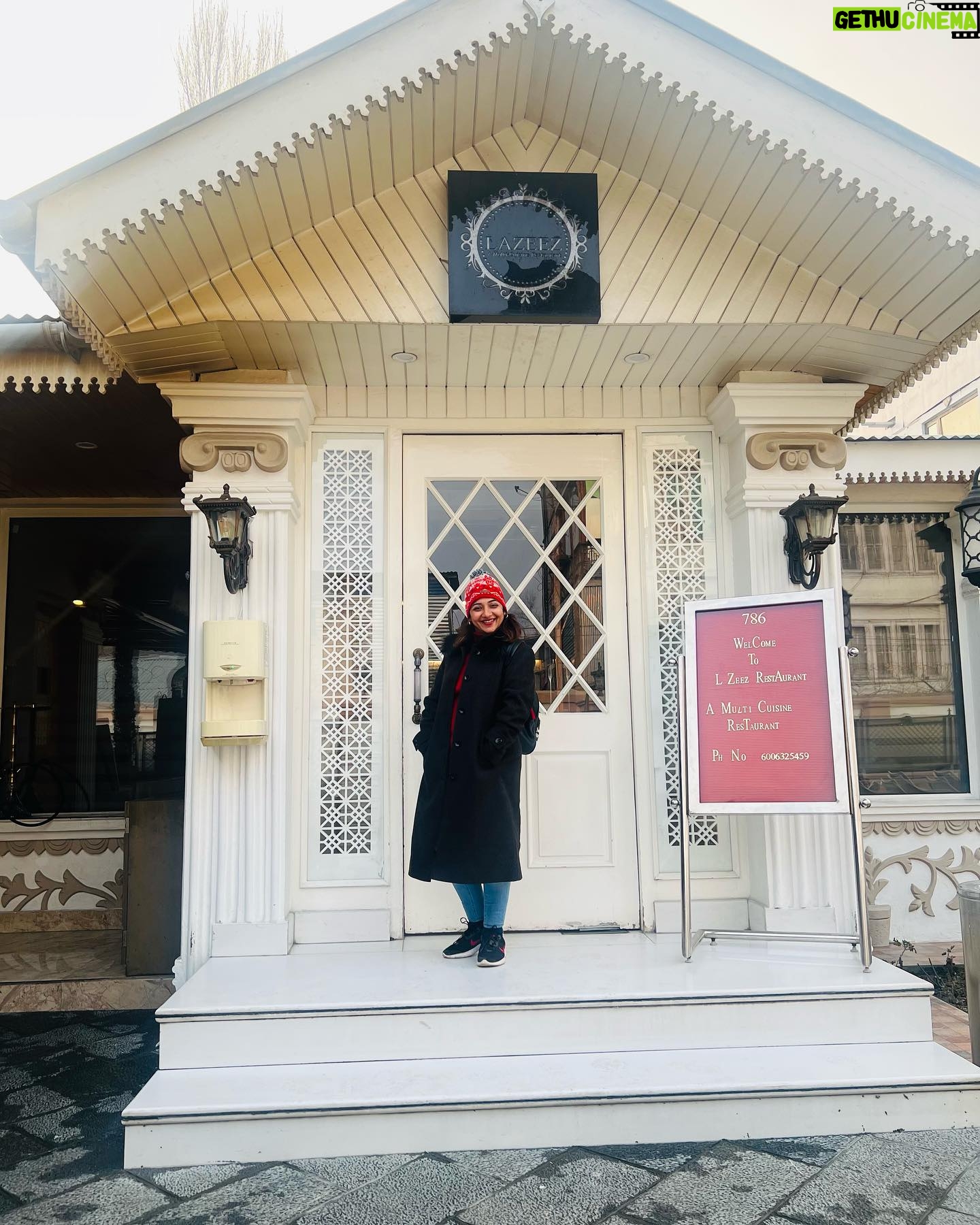 Priya Prince Instagram - Stay happy it’s your Life ❤️ merry Christmas everyone