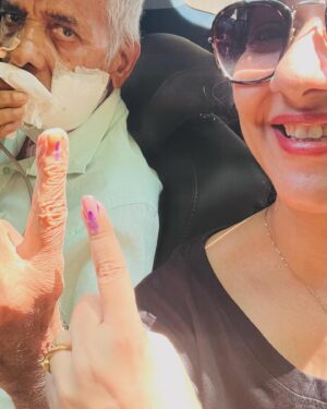 Priya Prince Instagram - Voting is our right and here we our family never missed to cast our vote and ya my daughter casted her FIRST VOTE✌🏻☺️
..
..
#vote