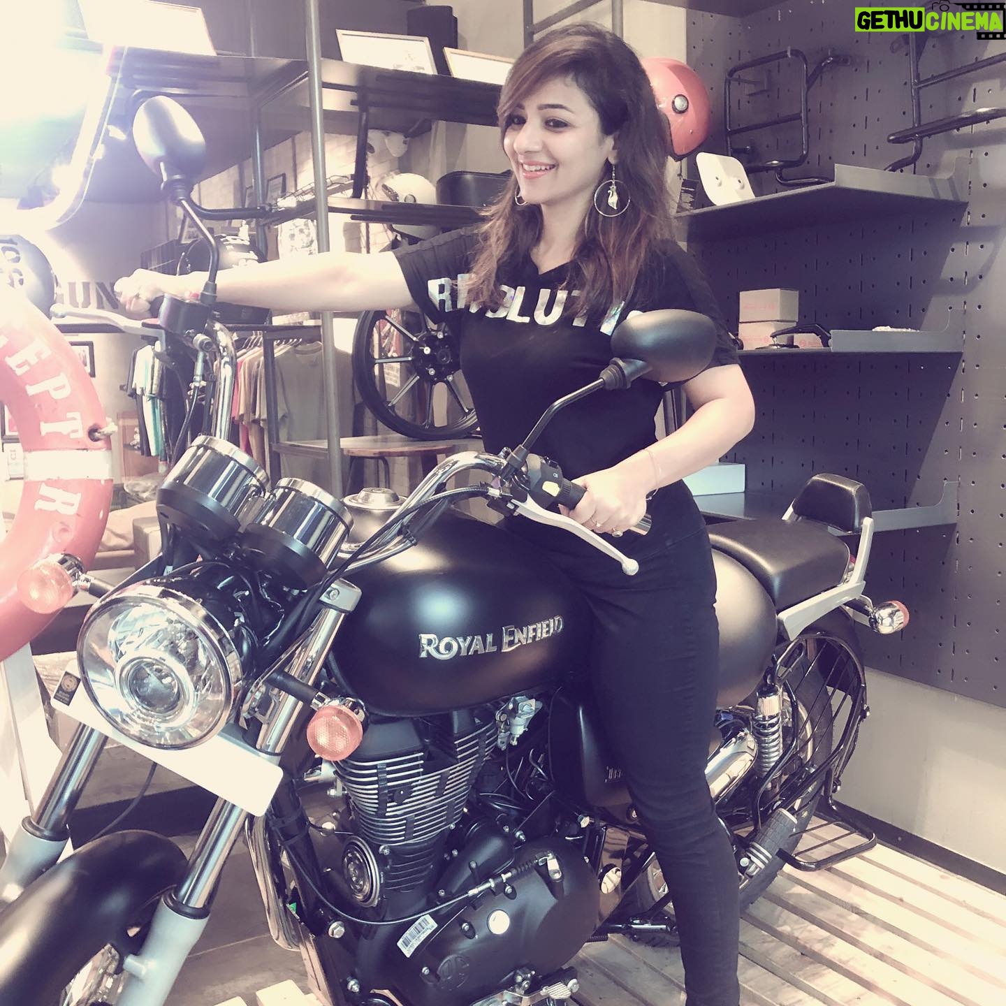 Priya Prince - 3.1K Likes - To all #royalenfield lovers 🤩