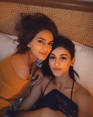 Priyanka Purohit Instagram - Stay close to people who feel like sunshine 🌞
.
.
.
@viuindia #sumersinghdiaries