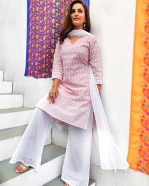 Priyanka Purohit Instagram - Gone are the days when Kurtis were just something you’d wear when you had an occasion. There’s a Kurti for every occasion and you don’t have to be ‘desi’ to fall in love with them.
Comfortable yet stylish adding a flair to my personality. ❣️ #chikankariwork #chikancraft #embroidery #BEUNIQUE
.
.
Go shop shop shop at :

https://www.amazon.in/s?me=AA086QGHDKCFF&redirect=true
.
.
.
@smitsanghvi58