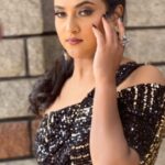 Priyanka Shivanna Instagram - 🖤🖤🖤 . . Wearing @classy_renthouse MUA @monikareddy_artistry Earings @thespatika Pc @manjunathmagaji24 @officialjoshapp @joshapp.kannada #JoshMeinAaja