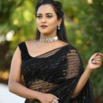 Priyanka Shivanna Instagram – When unsure about what to wear, drape a saree.

Jewellery @sriganeshselectionsblr 

.
.
#loveforsaree #shootlife #star #starsuvarna #bettadahoovu #chandini