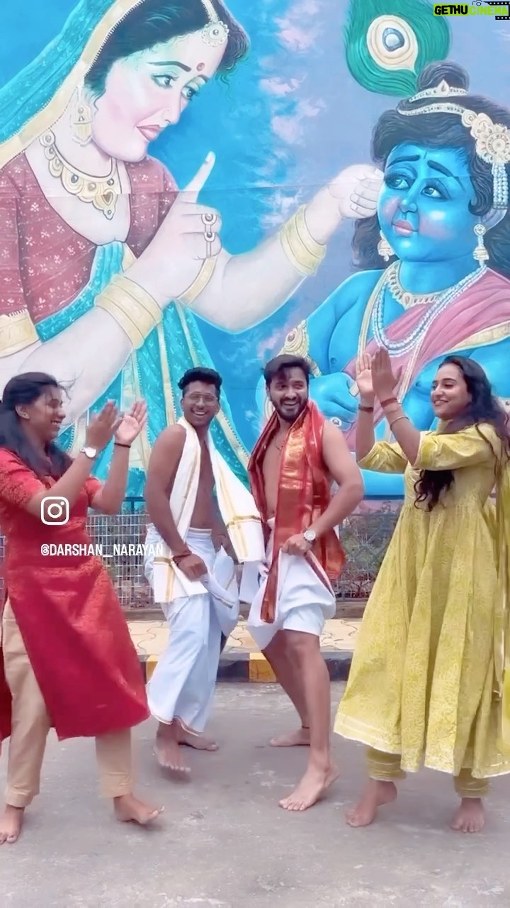 Priyanka Shivanna Instagram - Our version ❤️✨ . #reelsindia #reelsinstagram #reelsindia #reelsvideo #viral #viralreels #viralvideos #trending #trendingreels #trendingsongs #trend #virlapost❤️ #viralpost #viralindonesia #mantralaya #fun #friendship #friendshipgoals #friends #friendzone