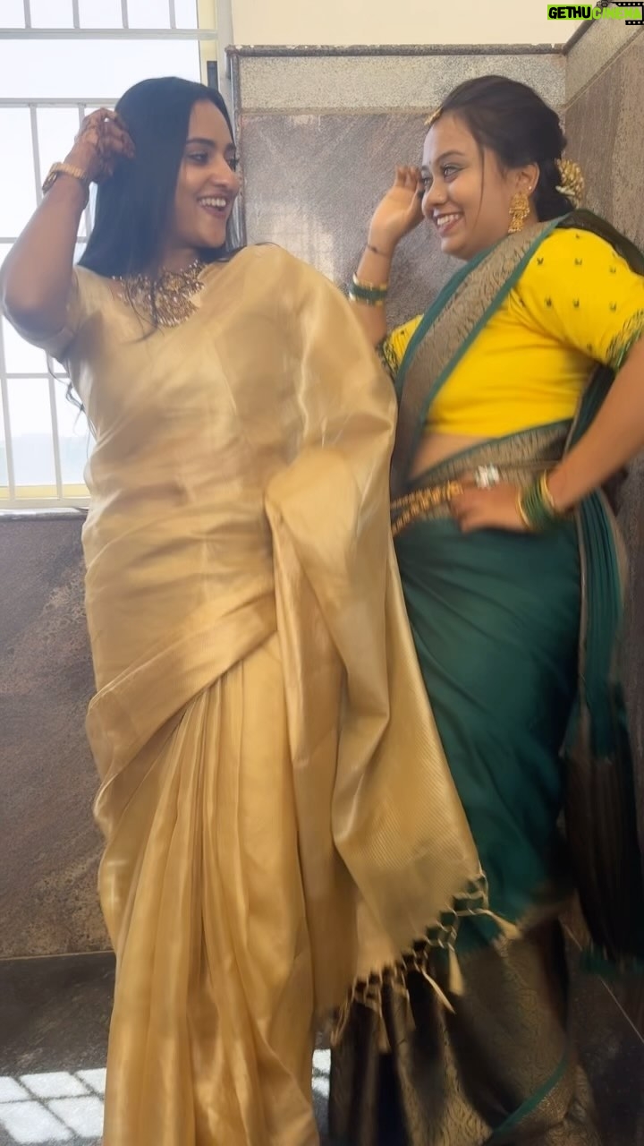 Priyanka Shivanna Instagram - “Sisters are different flowers from the same garden.” - ... . . Jewellery @thespatika . #reelsinsta #sisters #marriage #viralreels #happyus @officialjoshapp @joshapp.kannada #joshmeinaaja