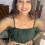 Priyanka Shivanna Instagram – 💚😬
.
.

#reelsvideo #kannada #zeekannada #songs 

👗 @ds__hangers 
MUA @makeoverbyshilparaju 
Earings @rentmyjewels