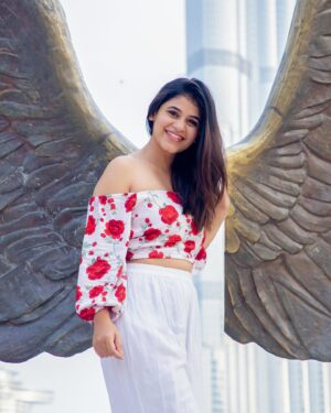 Pujitha Devaraj Instagram - ✨🤍
Thank you @avostudiodubai for the this quick shoot✨

#habibi #dubai #wings #visitdubai #view @wingsofmexico @visit.dubai @dubai.travelers