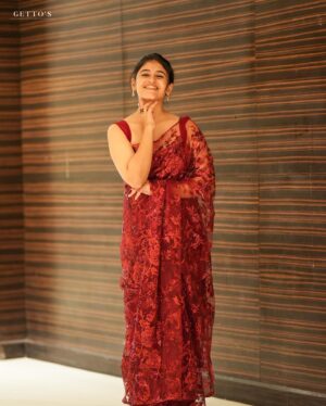 Pujitha Devaraj Instagram - ✨

Saree @varshamaran_official 
Shot by @gett_o_ 
Earings @made_for_hers 
Hair @meghna_makeoverartistry 

#redsaree #simple #instafashion #designersaree #smiles #eyesonyou #blousedesigns #sareedesigns #blousefashion