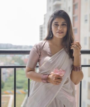 Pujitha Devaraj Instagram - Pon Onam Ashamsakal🌸

Lovely Lilac half saree @oshinanil 
Drape & Hair @_stylenart_ 
Shot by @thatmadraskaran 

#onam2023 #onam #instaphoto #malayalam
