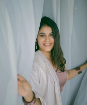 Pujitha Devaraj Instagram - Pon Onam Ashamsakal🌸

Lovely Lilac half saree @oshinanil 
Drape & Hair @_stylenart_ 
Shot by @thatmadraskaran 

#onam2023 #onam #instaphoto #malayalam