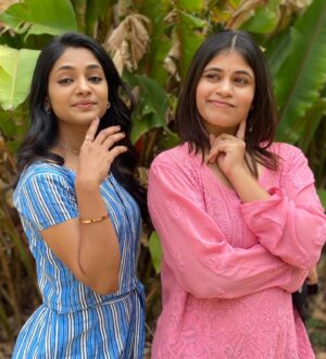 Pujitha Devaraj Instagram - Meera and Divya casually chilling
in their office/pazhagi paklam trip🖼️

Definitely the BEST FRIEND in my life rn on and off screen @i__ivana_ 💘
You are rare , you are special &
 you are the BEST🫂

 #lgm #ivana #pujithadevaraju #dhoni #msd #picofday #bff