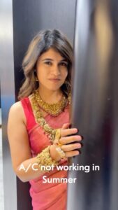 Pujitha Devaraj Instagram - When reel and bloopers are the same😄 Trying to match fafa with the jewellery💎 Gold/Diamond jewellery @vummidibangaru Shot by fav @__k_a_h_a_n_i__ ♥️ [ trending , viral reels , summer ] #aavesham #fafa #malayalamcinema