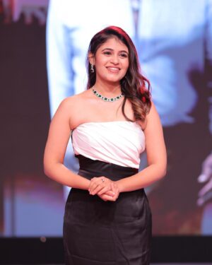 Pujitha Devaraj Instagram - Grateful beyond words✨
‘JAILER VETRI VIZHA’

Thank you @suntv @sunpictures for the opportunity 🤍

Accesories @made_for_hers ✨
Hairstyle @_stylenart_ and thankyou deepi for being my shadow🫂
Thanks much @k.b_aravind @jagan_.k_ for the clicks💯

#jailer #pujithadevaraju #sunpictures #superstar #jailersuccessparty #jailercelebration #thalaivar