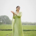 Pujitha Devaraj Instagram - That’s the feeling when you at last find authentic chikankari kurtis online @pakke_dhaage ✨ Shot by @the_buddhagirl 🫶🏻 Hair @tejusmakeover ✨ #chikankari #original #pujithadevaraju #goinggreen
