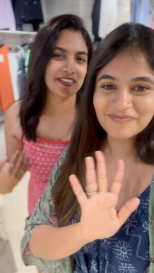 Pujitha Devaraj Instagram - Fashion these days🙂🙃
With @kamini_gunasekaran ♥️

Thank you @vishwa_venkatesan_ for the edit😄
#2024 #fashionstyle #ınstafashion #trendthesedays #windowshopping #casualvlog 

[trending, clothes, trends, 2024styles, funny, vlog]