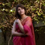 Pujitha Devaraj Instagram - Hello June with Gulabi Sadi✨ For @houseofmurah 📸 @madras_ponnu Draper & Hair @meghna_makeoverartistry #organzasaree #pink #pujithadevaraju #june #sareepost
