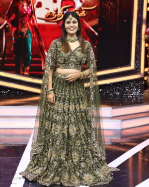 Pujitha Devaraj Instagram - Chandramukhi 2 Sirappu Nigazhchi
Vinayagar Chathurthi Special tomorrow at 9am only on @suntv ✨

Firstly,thank you @stitchhousesalem for this one of a kind outfit that i have ever worn.A complete hand embroidered lehanga that costs some 1.3lakhs and weighs 10kgs.
It was literally a challenge for me to handle it for 6 hours and nevertheless i loved it♥️
Accesories by fav @made_for_hers and she is my go to person since years🤗
Can’t thank @_stylenart_ for the quick hairsyle and @thatmadraskaran much for the clicks and helping me in handling the outfit🙏🏻🤭

Definitely a task to host a show when Vaigai Puyal Vadivelu sir is around,we laughed,laughed and laughed so much🤣🤣

Pictures with Vadivelu sir,Ragava Lawrence master and @kanganaranaut mam are unforgettable memories✨

#chandramukhi2 #vadivelu #suntv #pujitha