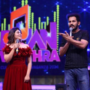 Pujitha Devaraj Instagram - One more time for this energy packed show - Dhanvantra 2024 💥⚡️
Such an amazing host @kuraishi_the_entertainer 💯

We meet again @vj_faazilhani_ 💯
Shot by @balaartphotography @harishvstudios 

#collegeevent #collegeculturals #medicalcollege #kuraishi #kuraishivibes #anchor #pujitha #trichy