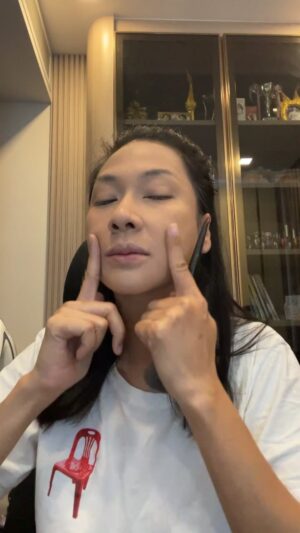 Pympan Chalayanacupt Instagram - เช้านี้นึกครึ้มลุกมาแต่งหน้าไลฟ์สด หวังว่าเป็นประโยชน์กับทุกคนนะคะ ❤️ good morning