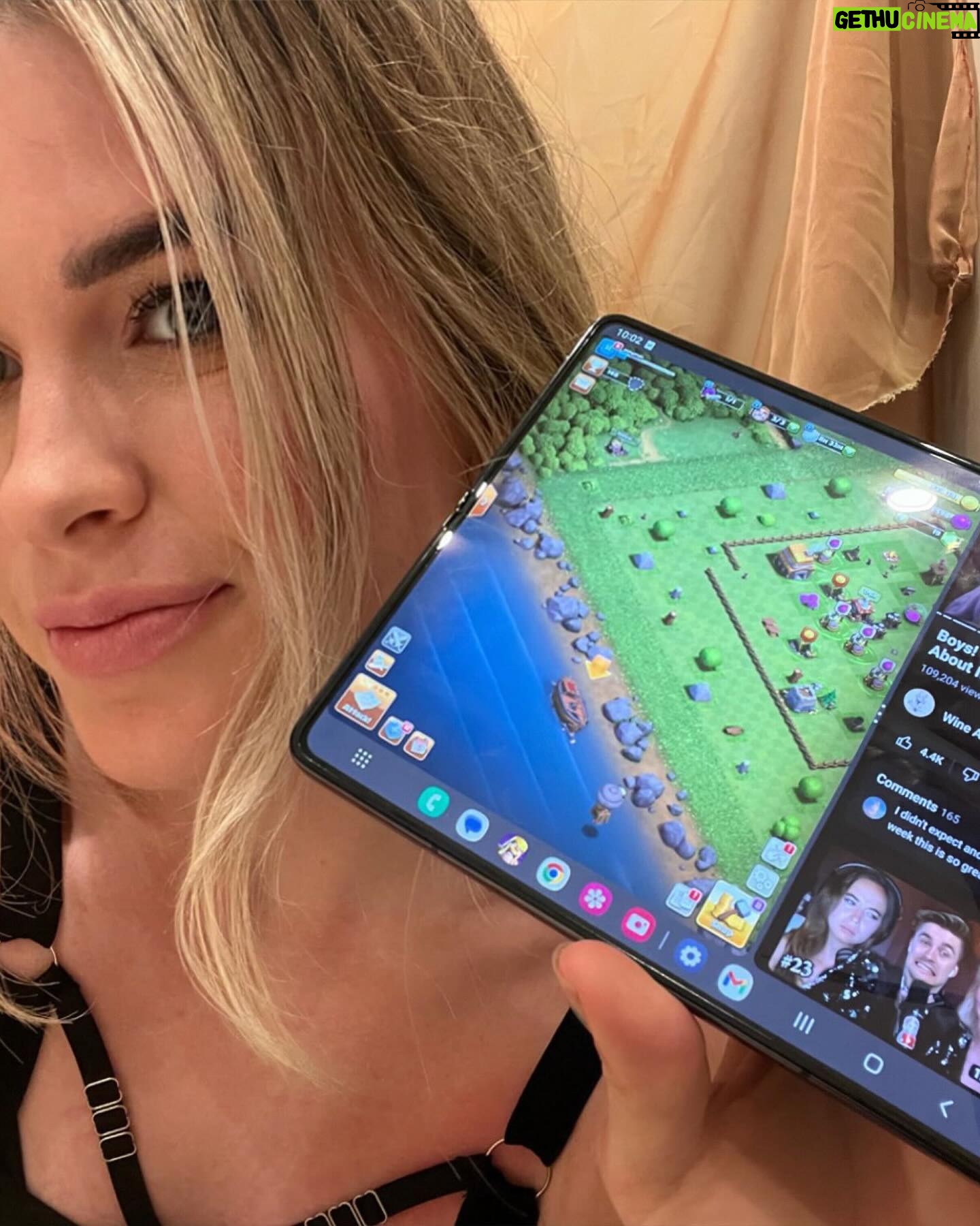 QTCinderella Instagram - You’re telling me I can now multitask while gaming?! The world isn’t ready 😈 Big shoutout to @googleplay and @android for hosting the Split-Screen @clashofclans tournament on the Samsung #galaxyzfold5 ! #sponsored Don’t miss the finale tomorrow with @disguisedtoast and @itshafu !