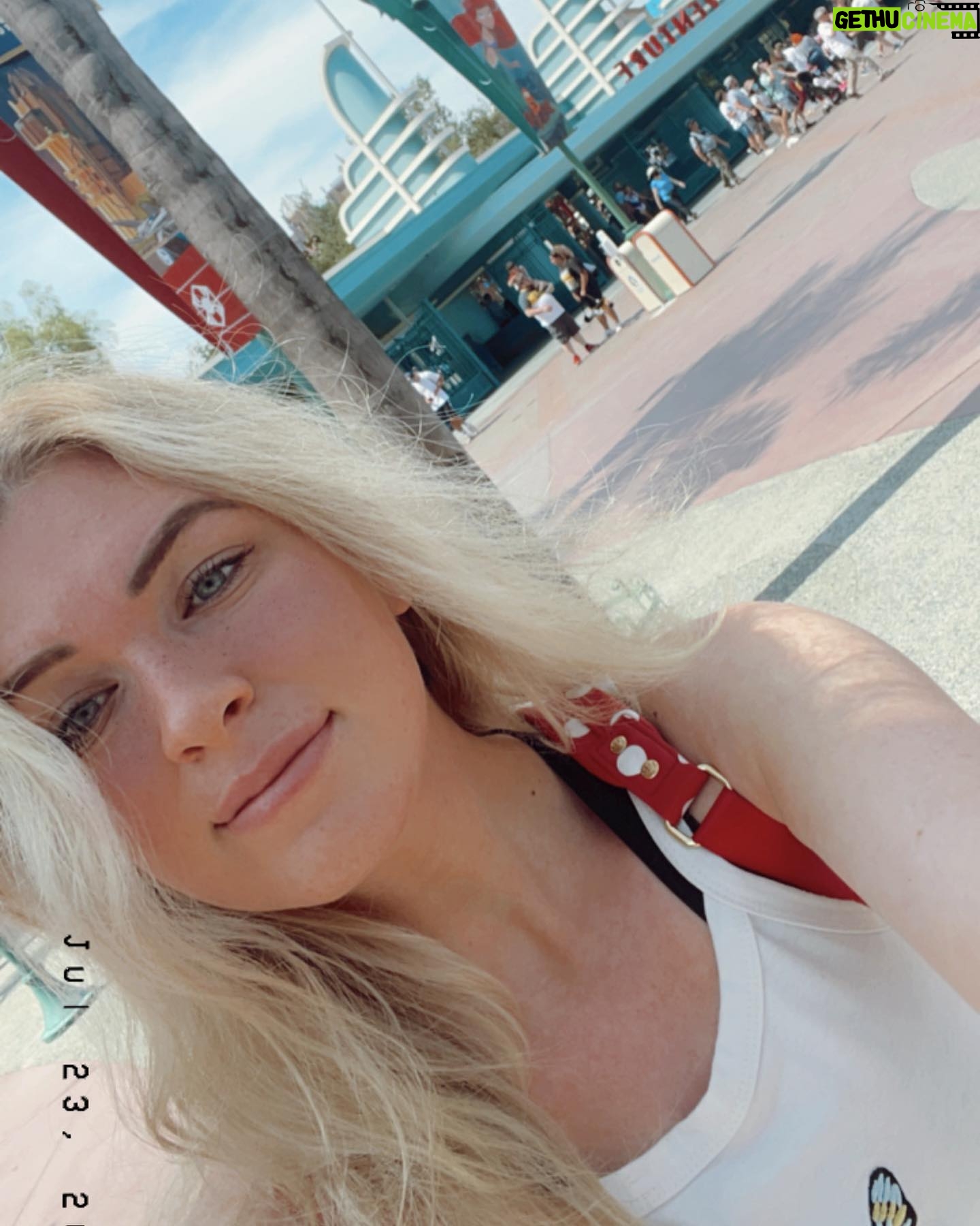 QTCinderella Instagram - I went to Disneyland today. What are you doing?
