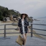 Quỳnh Lương Instagram - "Trong muôn vàn cách đối nhân xử thế, ta chọn cách nhìn thấu nhưng không vạch trần..."