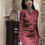 Quỳnh Lương Instagram - Thế giới này rộng lớn lắm rồi em sẽ tìm được một người khi vừa nhìn thấy em bất ổn liền ôm lấy em ❤️
