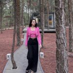 Quỳnh Lương Instagram – Nếu anh không nhận ra được sự thông minh, xinh đẹp, giỏi kiếm tiền thì tránh ra, sẽ có người đóng vai nam thần với Vy ngay 😌😌😌- Vy said