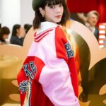 Quỳnh Lương Instagram - Khai trương store Kenzo Tràng Tiền, là 1 trong 5 store lớn của Kenzo. Với không gian bài trí vô cùng đẹp mắt truyền tải tinh thần, câu chuyện của bst 🥰🥰 Cám ơn Kenzo cùng lời mời thân thương lần này ạ ❤️ #kenzo #tamsonfashion Make up: Phương Kòi Hair: Hùng Phạm Photo : Đào Bá Đỗ Hải