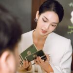 Quỳnh Lương Instagram - Trải nghiệm vô cùng thú vị của Quỳnh khi tham gia sự kiện ra mắt dòng Kem dưỡng chống lão hóa và làm trắng Dior Prestige Lumiere là rất rất tuyệt vời, Quỳnh muốn share ngay với mọi người những khoảnh khắc xinh đẹp này đây ạ 🤗. Quyền năng kép từ Dior Prestige La Crème Lumière cho làn da được bảo vệ và phục hồi hiệu quả sẽ là “the best choice” của Quỳnh cho thời gian bận bịu với nhiều dự án lớn nhỏ sắp tới. Mọi người hãy luôn theo dõi và chờ đợi nhiều điều bất ngờ từ Quỳnh nha. Quỳnh sẽ sớm bật mí cho mọi người thôi 😉 #DiorBeauty #DiorSkincare #DiorPrestige