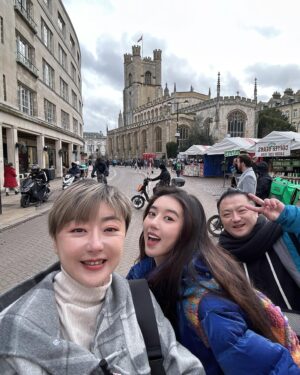 Quan Yi Fong Instagram - 第一次在换日线的地方过农历新年
你们过着新年，我继续奔向心的方向。

祝大家除夕夜平安快乐
#新年快乐🧧