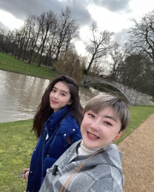 Quan Yi Fong Instagram - 第一次在换日线的地方过农历新年
你们过着新年，我继续奔向心的方向。

祝大家除夕夜平安快乐
#新年快乐🧧