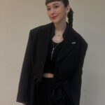 Queen Wei Instagram - 特別感謝 @hit_fm_taiwan @popradio917 🤍 - 首次以頒獎人身份參與hito流行音樂獎頒獎典禮 也是以DJ身份站上台跟台長一起頒獎 非常興奮也是無比榮幸 - 美昀協作團： Make up @mooolly.w @so.easystudio Hair stylist @jimmy1987909 Stylist @edie20402 Executive stylist @abcbalice @vint630 What I Wear @boucheron @sandroparis @commedesgarcons @simonerocha_ @simonerocha_tw By @tuantuan_official ／ #hito流行音樂獎頒獎典禮 #鬧著玩音樂 #Thankful