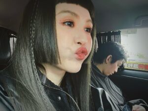 Queen Wei Instagram - 我的心啊我的心～～～ 🤭😪🥳

／

#林先林太 #一起出門工作 #我是魏如昀