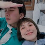 Queen Wei Instagram - 人生首滑，第一天憑著一股不怕死的衝動拼命學！天氣很好，雪軟軟的跌倒也不太痛，完美詮釋在哪裡跌倒就在哪裡躺好的哲學。 安全的跌倒，我自己認為是第一件該學會的事。因為跌倒是必須，所以也必須讓自己好好的跌才能好好的站起來再戰！跟人生一樣。 謝謝 @dbc.taiwan 專業滑雪團隊，教練明確又充滿“強烈”鼓勵性質的教學風格讓我們第一次滑雪就可以學到好多東西！教練一直說「你們是天才吧！第一天就這樣太扯了啦！難得！」 我們可能真的很棒！😆 好吧這次回去我們要認真買裝備！愛上滑雪了！ ／ #日本野澤 #滑雪 #DBC滑雪 #野澤溫泉村 #天才滑雪夫婦 #林先林太