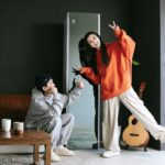 Queen Wei Instagram - 最近家裡迎接了一位新朋友「LG Styler蒸氣電子衣櫥Z」，把客廳騰出一個空間，回家後把不想洗的外套、懶得洗的帽T、不能洗的包包帽子順手放進去除菌除味，在家就可以輕鬆解決，省去了很多繁雜的衣物護理時間！ 護理完的衣物還有淡淡的香味，香氛的味道還可以自己選擇。衣物煥然一新，身心靈也煥然一新。 生活的精緻度，就藏在這些生活的小細節裡。 #LGStyler蒸氣衣櫥 #我的Style我的Styler #一機多功 @lgtaiwan