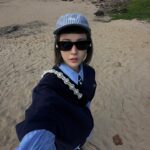 Queen Wei Instagram - 光是出去走走的路程就已經開始療癒了。 - 大自然對人體的影響真是不可言喻。 - 成年人也有玩盪鞦韆的權利， 但是後面小妹妹在等待的那個熱切眼神， 真的會燙。 ／ #lastweekend #walk