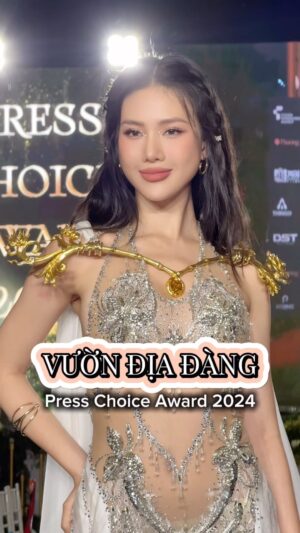 Quỳnh Hoa Bùi Instagram - Bùi Quỳnh Hoa tại sự kiện Press Choice Award 2024 tối nay ✨

Stylist: Anh @nghinhatminh 
Dress: Anh @dolong2304 @dolongofficial 
Makeup: Anh @duonghuunghia94 
Hair: Chị @huongdaohairstylist 
Shoes: @alexsara.vn 
#BuiQuynhHoa #MissUniverseVietnam #MissUniverseVietnam2023 #PressChoiceAward2024