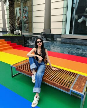 Quỳnh Hoa Bùi Instagram - Đừng bao giờ sợ hãi thể hiện màu sắc của riêng mình 🌈